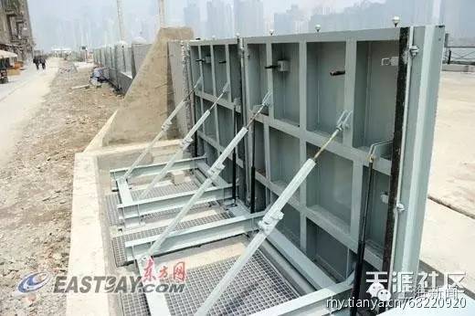 新闻中心 上海新闻综合频道      另外,翻板式防汛墙   则是当黄浦江