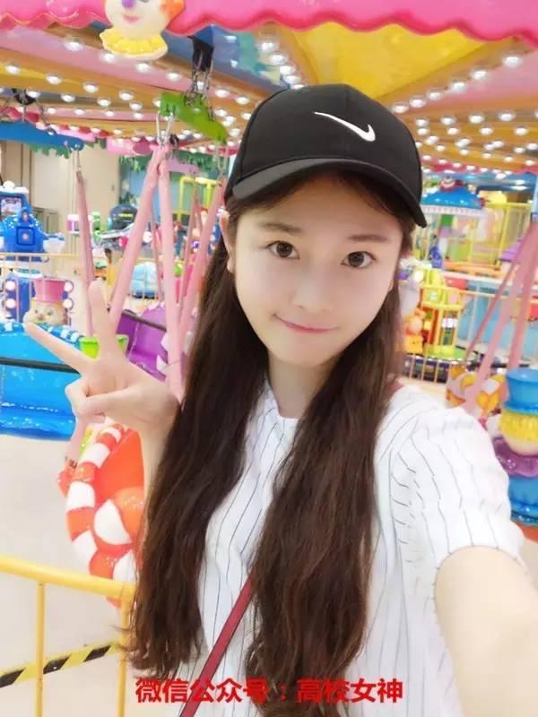 上海戏剧学院16级新生美女如云，清纯如初恋，证件照美哭了！