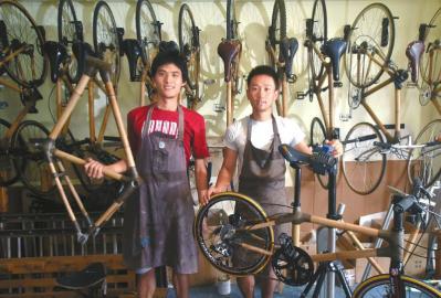“竹子自行车”出自阿布（右）和搭档Jake之手。