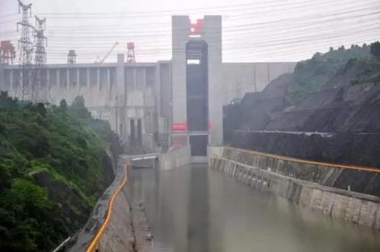 2016年7月6日，湖北省宜昌市三峡大坝的三峡升船机外景。