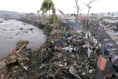 菲律宾台风引发泥石流　淹没大楼31人被困（图）
