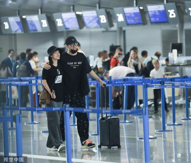 机场推行李箱 IMGf48e3894467151402280691.jpeg