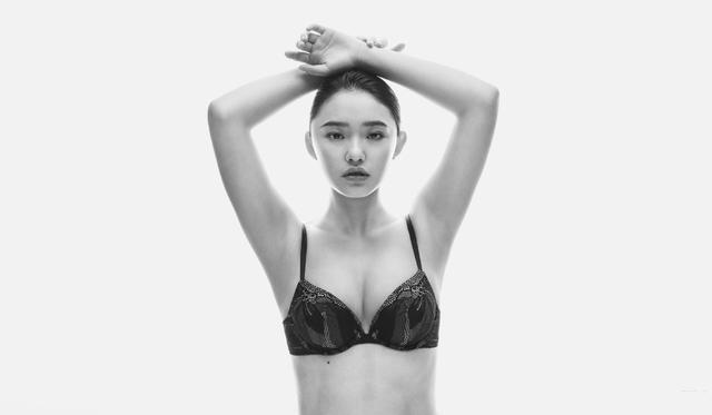 CK强势回应林允解约 网友：看看人家施华洛世奇！