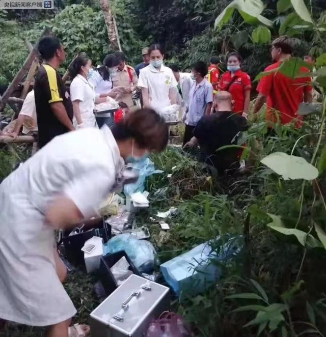 老挝车祸13人遇难 车上共有44名中国人，大多来自江苏南京一带