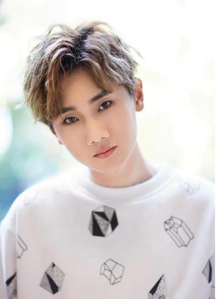 见光死 汪苏泷自爆单身 与靳梦佳恋情曝光仅三月即分道扬镳