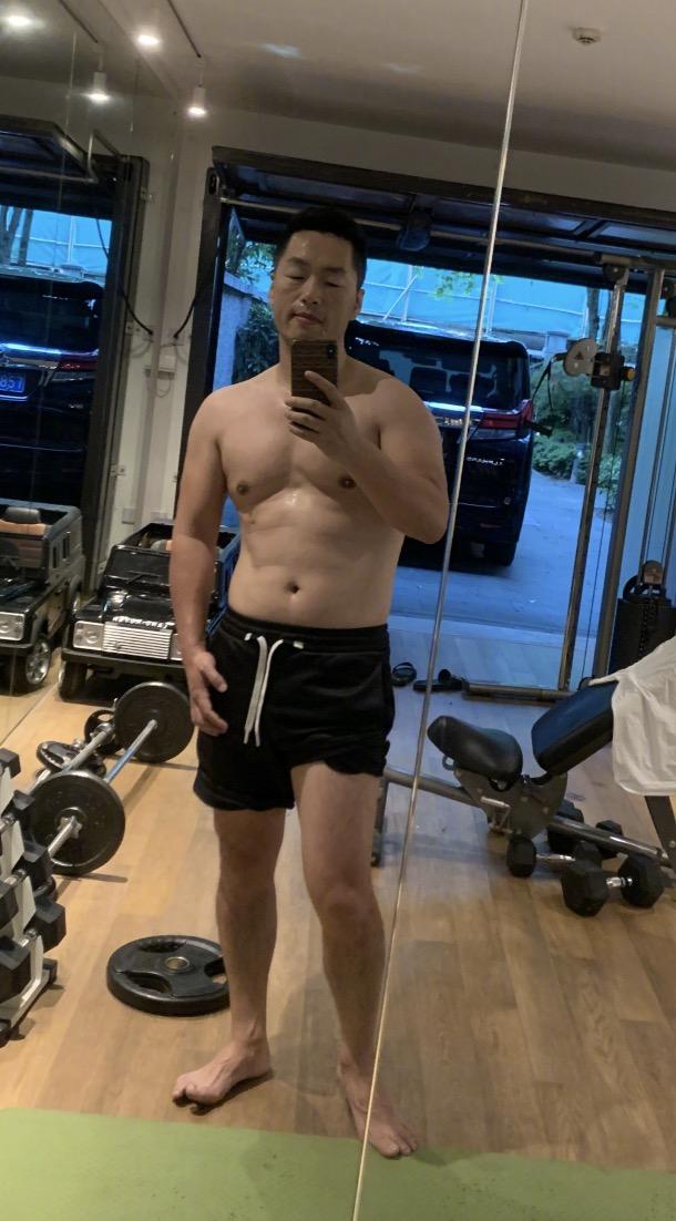 袁巴元否认新恋情 手撕张雨绮新男友骗财 网友：戏精消停点！
