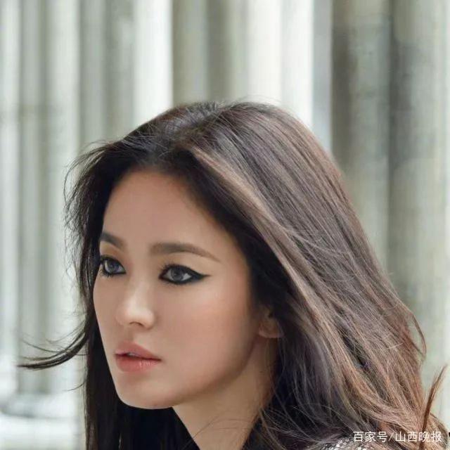 宋仲基离婚后近照 头戴“绿”帽子意有所指？