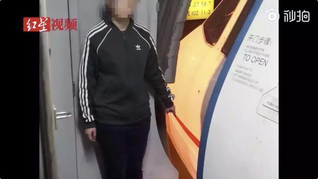 又来了！女学生机坪丢硬币 网友：别考研了！别学医了！
