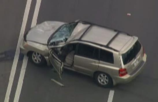 最新:美国飞机撞汽车致2死 机身散架碎一地现场惨不忍睹