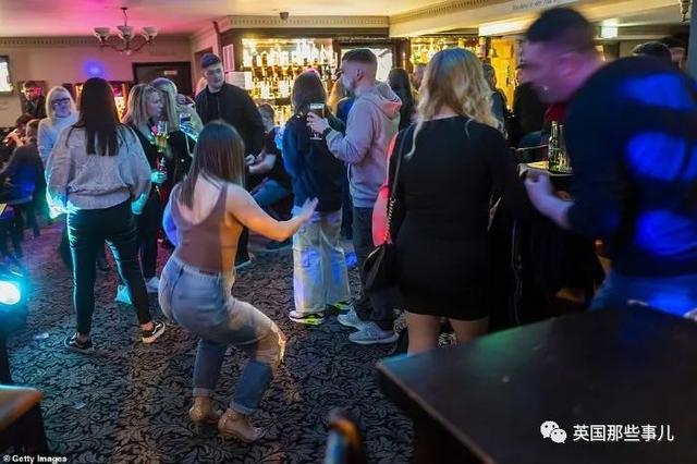[Croydon]动真格！英国关闭餐厅酒吧 大街上人没了，超市门前全是人...
