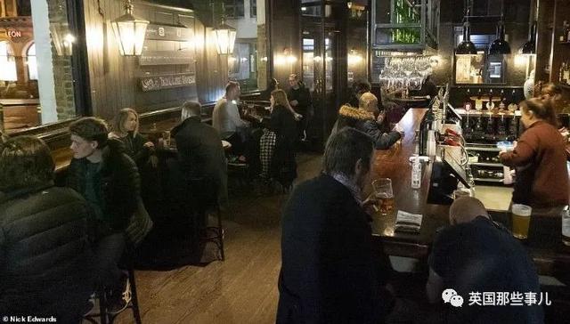 [Croydon]动真格！英国关闭餐厅酒吧 大街上人没了，超市门前全是人...
