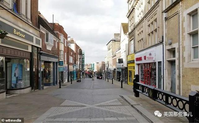 [Croydon]动真格！英国关闭餐厅酒吧 大街上人没了，超市门前全是人...