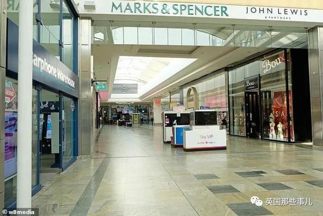 [Croydon]动真格！英国关闭餐厅酒吧 大街上人没了，超市门前全是人...