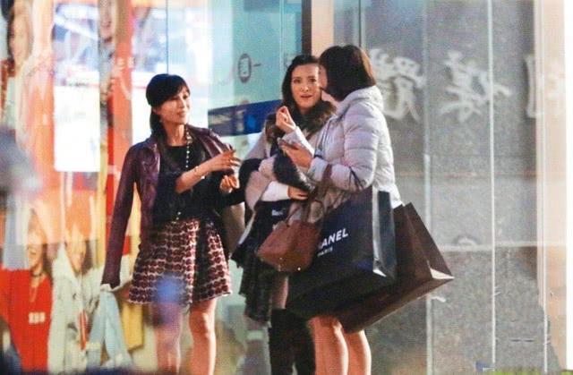 「舞蹈家」艺人刘真病逝享年44岁 抢救33天换心失败 女儿仅4岁