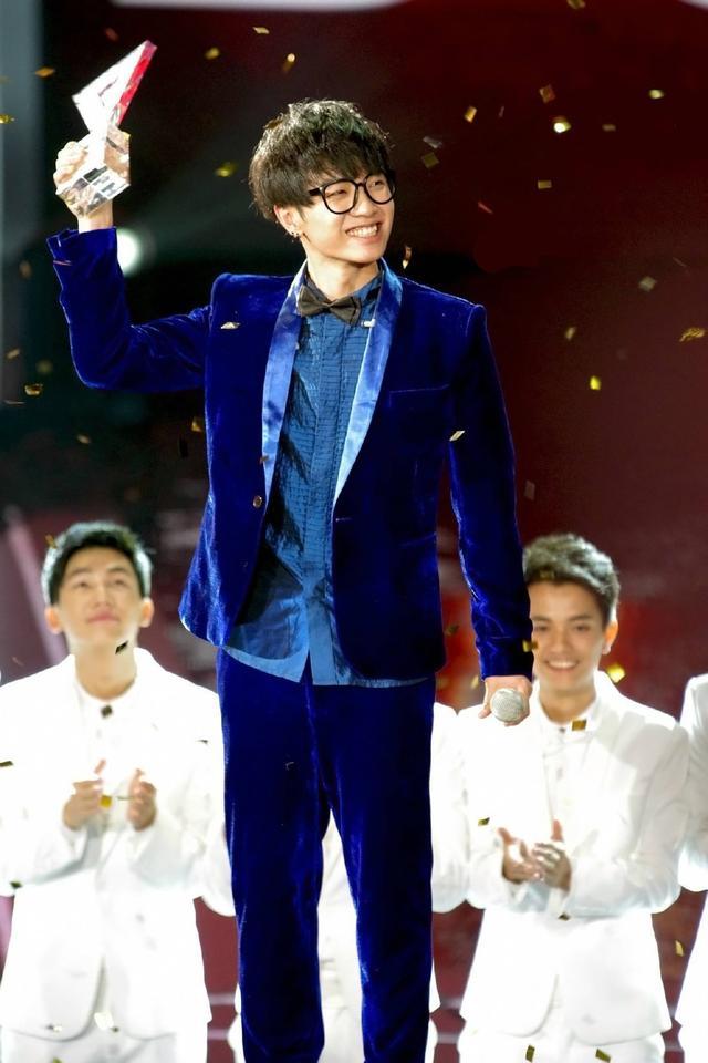 「乐理」华晨宇回应争议 主动承认错误被赞教科书级回应 吸纳大量路人缘