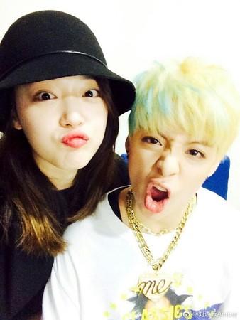 『Amber』Amber连发5合照为雪莉庆生 粉丝泪如雨下：想念她