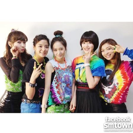 『Amber』Amber连发5合照为雪莉庆生 粉丝泪如雨下：想念她