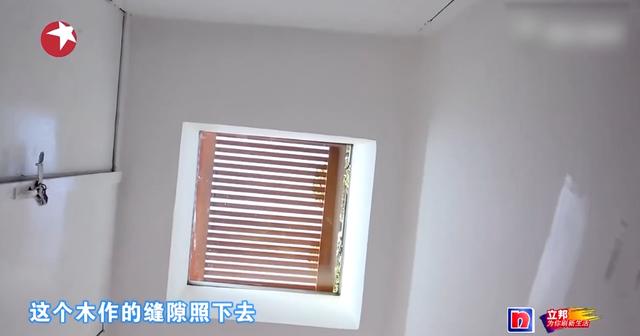 「攀岩」28岁女剩斗士与父母睡一床,晾衣像攀岩,25m2被他爆改成小别墅
