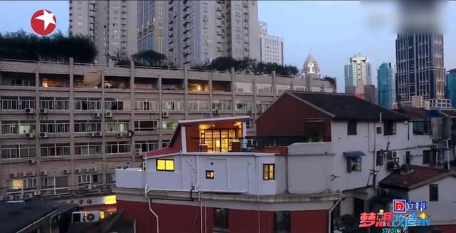「攀岩」28岁女剩斗士与父母睡一床,晾衣像攀岩,25m2被他爆改成小别墅
