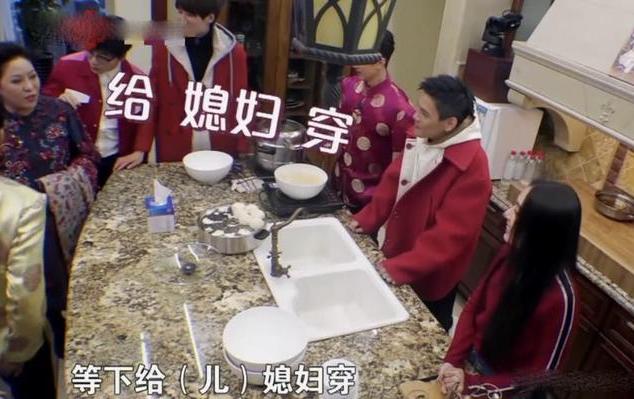 「怀孕」实锤了？小腹明显隆起，郭碧婷再被疑怀孕