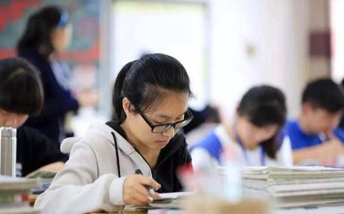 「开学时间」重磅！高考延期一个月 家长纷纷叫好 考生：我太难了！