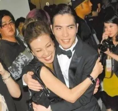 经纪人：终于！萧敬腾节目中承认与大13岁的经纪人的恋情