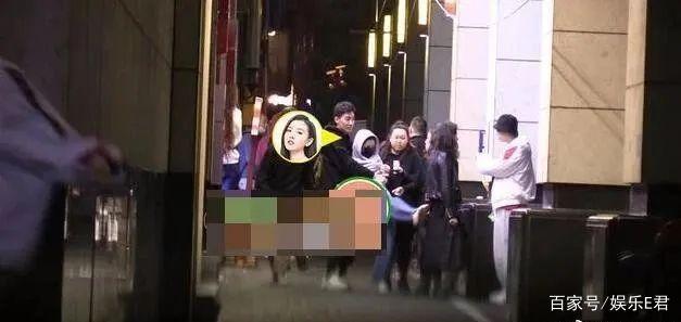 小太妹■喝多了？宋祖儿疑醉酒踢人像“太妹”，当事人称只是打招呼