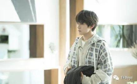 「」易烊千玺送过外卖 粉丝：宝藏男孩简直太绝了！