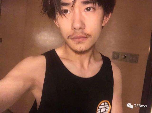「」易烊千玺送过外卖 粉丝：宝藏男孩简直太绝了！