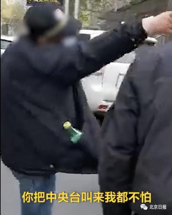 城管■嚣张！武汉官方回应城管拒绝测量体温、硬闯社区：已辞退