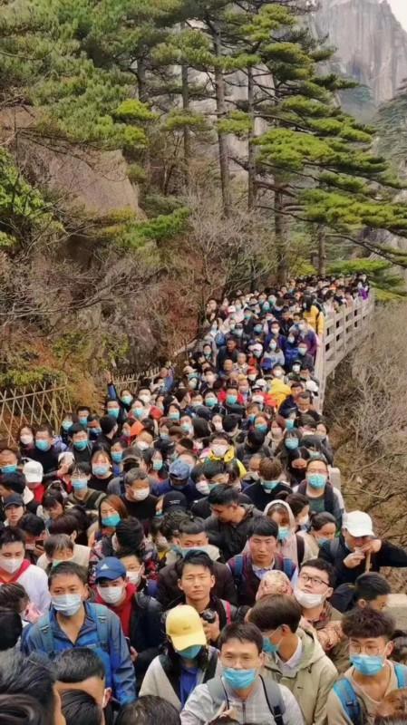游客@人人人！黄山启动应急预案 小长假各热门景点人山人海