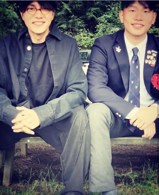 「合照」父子亲情满满！陈坤与18岁儿子合照，更像兄弟俩