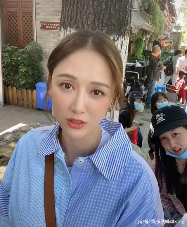 「怀孕」造型师的锅？蛋黄色毛衣的错？陈乔恩否认怀孕：那天穿多了