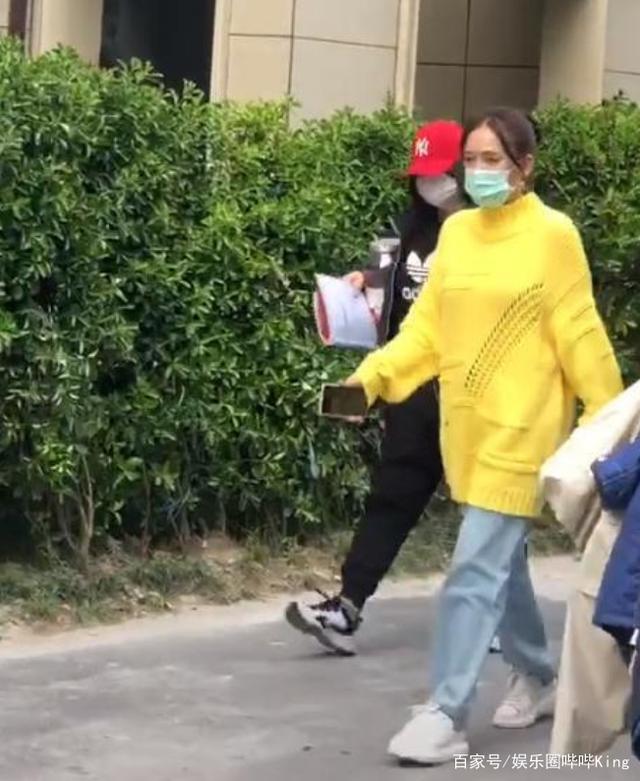 「怀孕」造型师的锅？蛋黄色毛衣的错？陈乔恩否认怀孕：那天穿多了