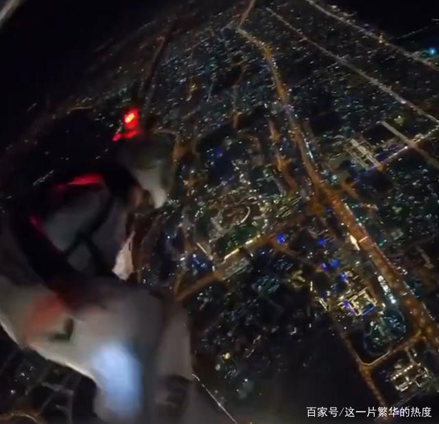 流星■迪拜人造流星雨 网友：有钱能使鬼推磨