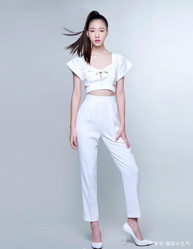 「单眼皮」小S女儿首个代言 巨星风范十足 网友:继承妈妈完美基因