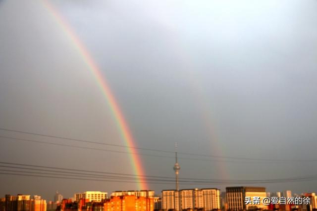 北京雨后出现罕见双彩虹