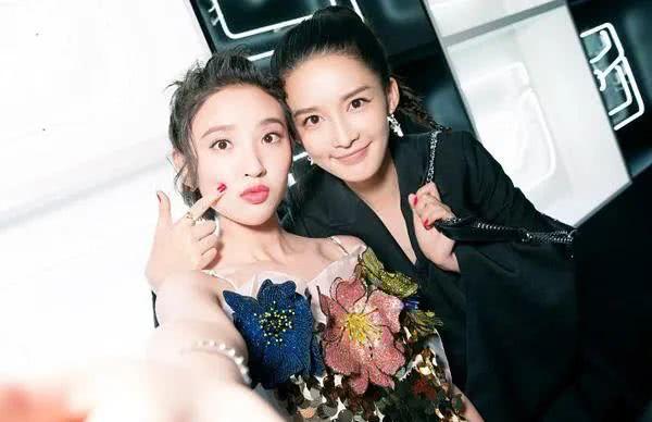 『张若昀』李沁挽张若昀上热搜 故意炒作还是为张大奕挡刀?