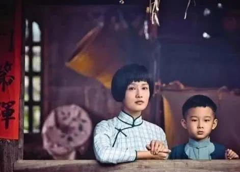 『张若昀』李沁挽张若昀上热搜 故意炒作还是为张大奕挡刀？