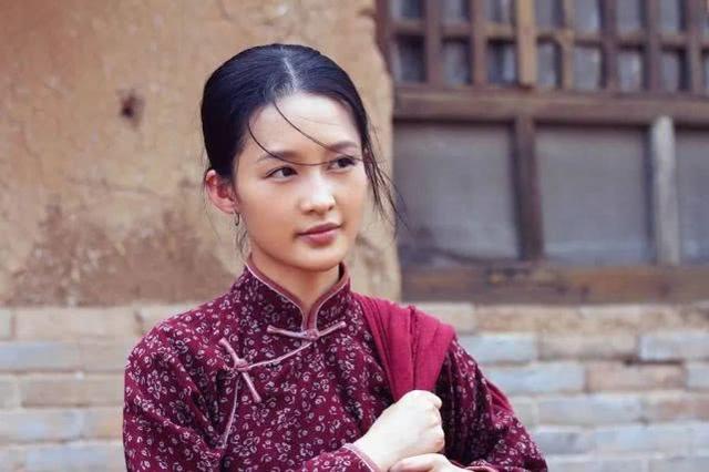 『张若昀』李沁挽张若昀上热搜 故意炒作还是为张大奕挡刀？
