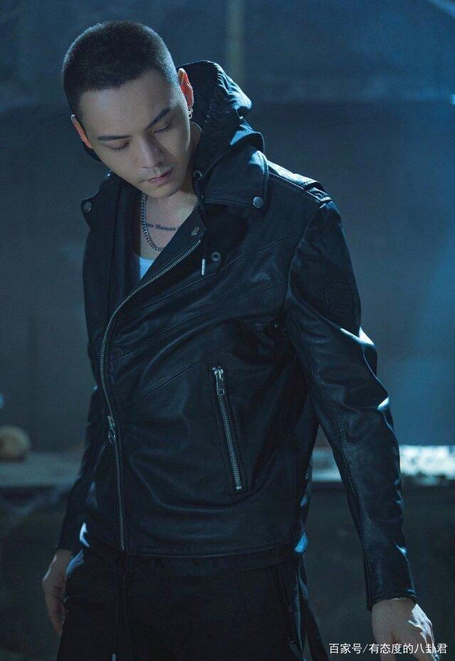 『荷尔蒙』陈伟霆剃头 圆寸侧颜杀男人味十足 网友纷纷留言：帅暴了！