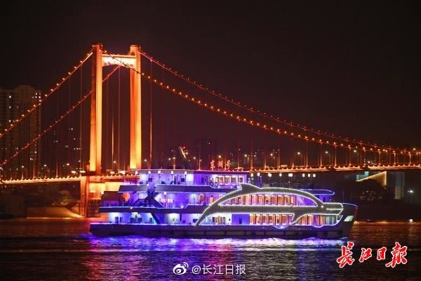 复航：武汉两江游船复航 游客：今天看长江，更美了！
