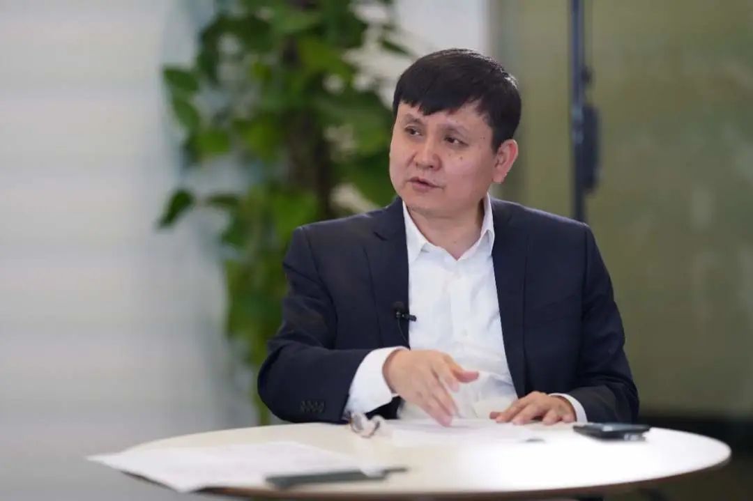 #打疫苗#新冠疫苗何时上市?是不是人人都要打?张文宏回应