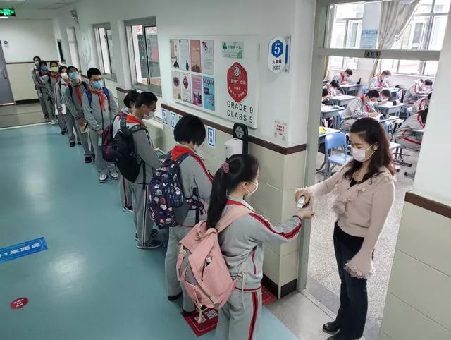 『高三学子』上海高三初三开学 来看看16区的现场图吧！