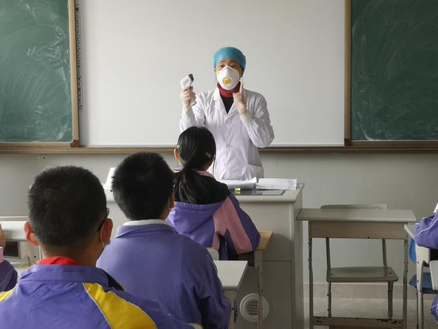 『高三学子』上海高三初三开学 来看看16区的现场图吧！