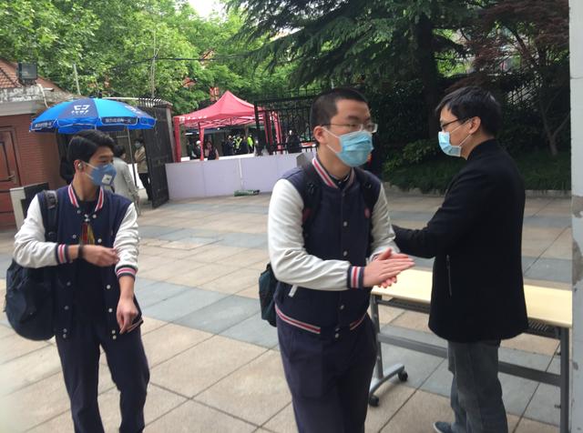 『高三学子』上海高三初三开学 来看看16区的现场图吧！