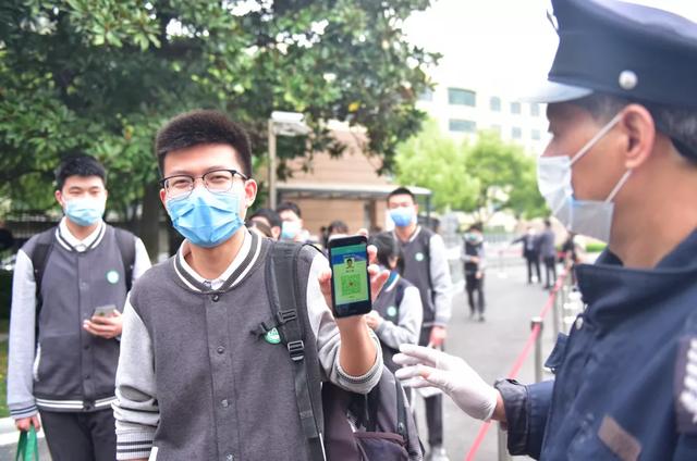 『高三学子』上海高三初三开学 来看看16区的现场图吧!