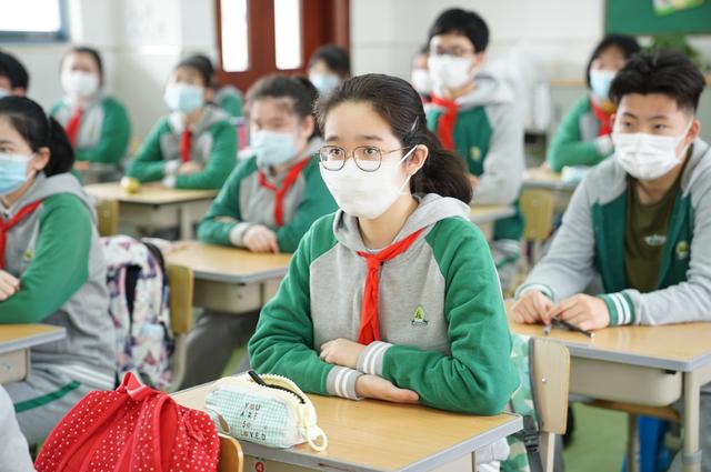 『高三学子』上海高三初三开学 来看看16区的现场图吧！