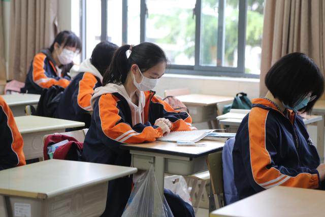 『高三学子』上海高三初三开学 来看看16区的现场图吧！