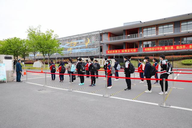 『高三学子』上海高三初三开学 来看看16区的现场图吧！